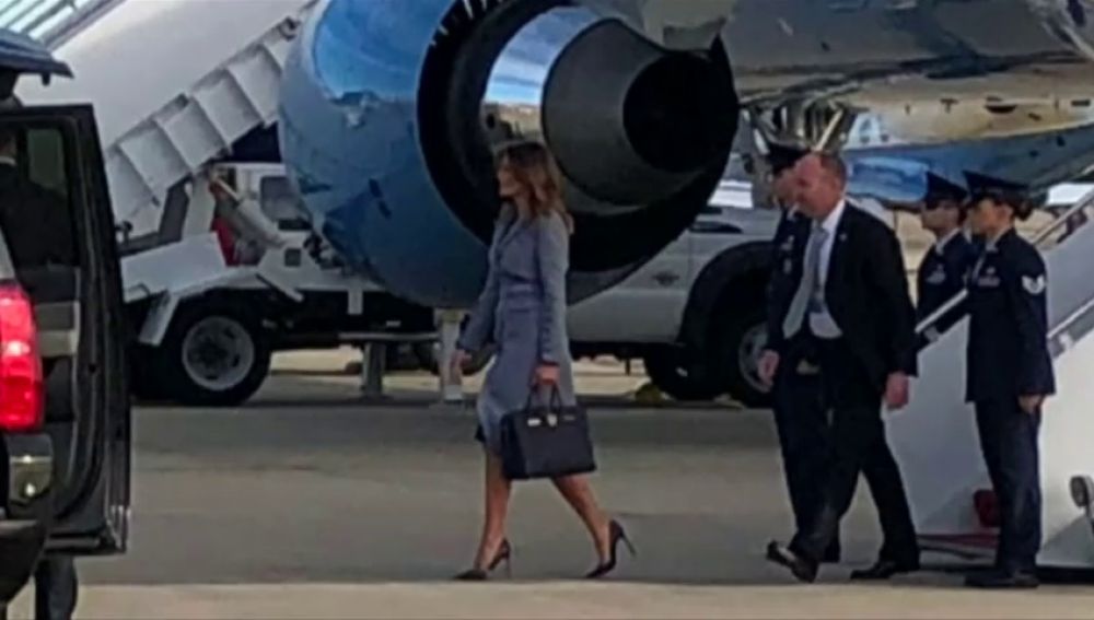El avión de Melania Trump, obligado a aterrizar de emergencia por un problema técnico