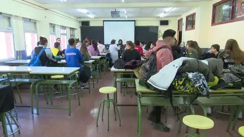 Alumnos en un aula de Bachillerato Alumnos en un aula de Bachillerato