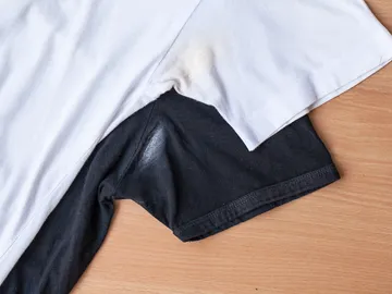 Camisetas con mancha de desodorante Camisetas con mancha de desodorante