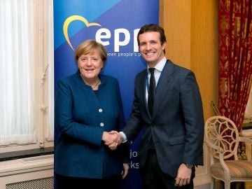 Pablo Casado y Angela Merkel se reúnen en Bruselas