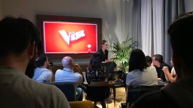 El emocionante encuentro con la prensa de Eva González, la presentadora de 'La Voz' en Antena 3