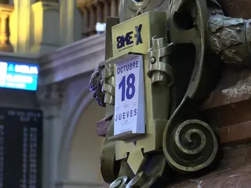 La banca se desploma en el Ibex tras la rectificación del Supremo que determina que los bancos han de abonar los impuestos de las hipotecas La banca se desploma en el Ibex tras la rectificación del Supremo que determina que los bancos han de abonar los impuestos de las hipotecas