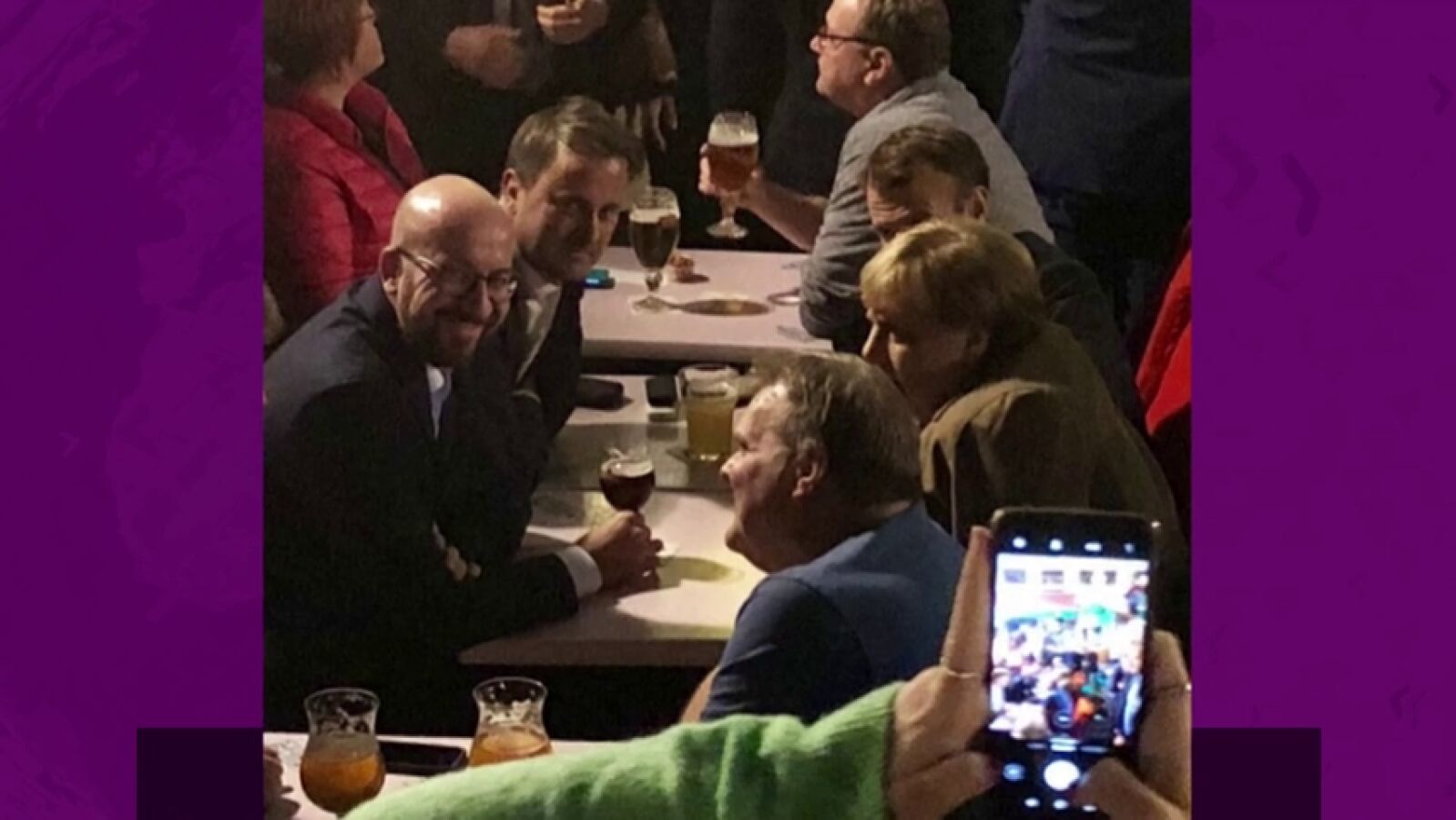Merkel y Macron se van de cervezas tras la cumbre europea sobre el 'brexit'