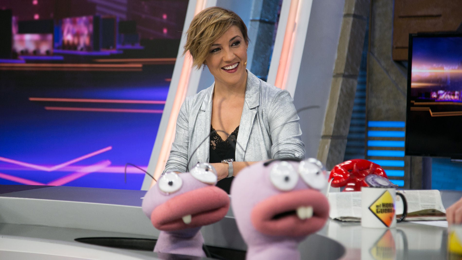 Cristina Pardo muestra a Jordi &Eacute;vole el extra&ntilde;o discurso de Dolors Montserrat en el Congreso