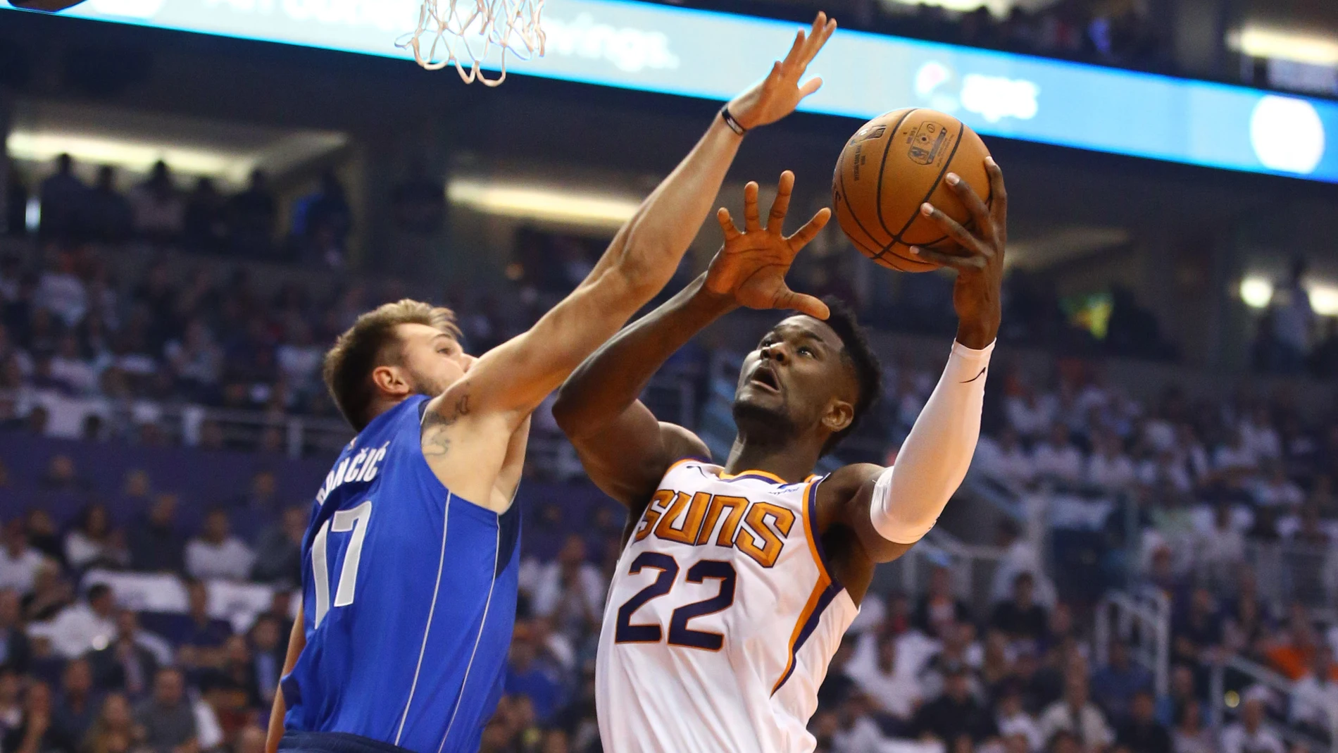 Luka Doncic, en acción ante los Suns Luka Doncic, en acción ante los Suns