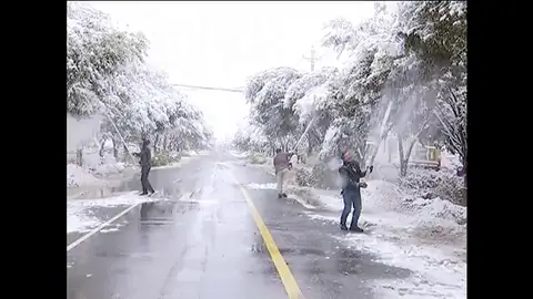 Una tormenta de nieve azota la región de Xinjiang Una tormenta de nieve azota la región de Xinjiang