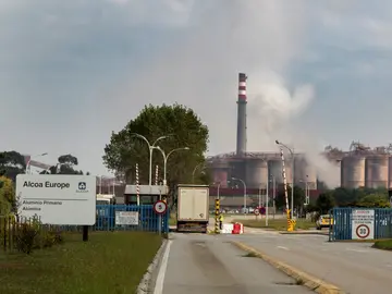 Imagen de la entrada de la empresa Alcoa Imagen de la entrada de la empresa Alcoa