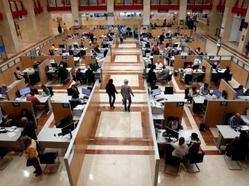 Vista general de la zona de Hacienda en la que se atiende a los ciudadanos en Madrid