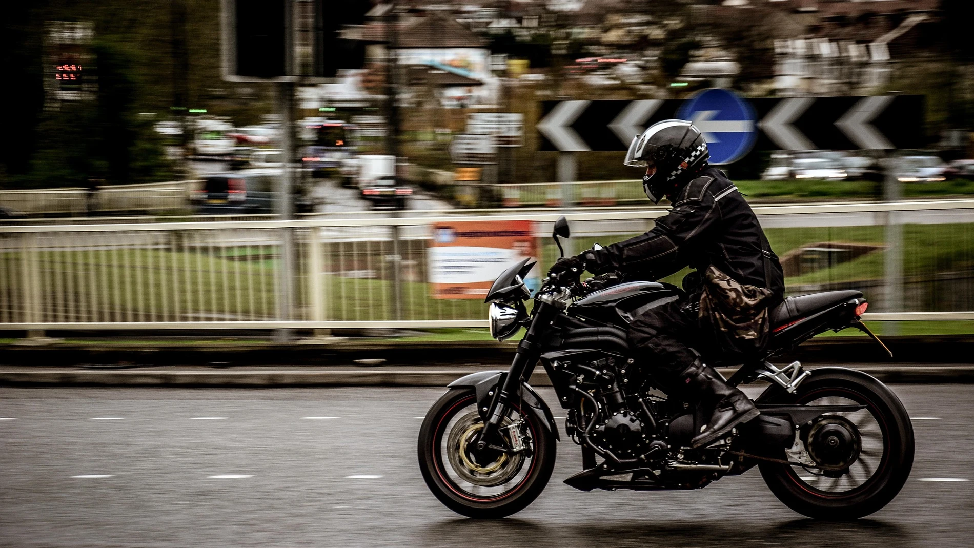 Motorista en ciudad Motorista en ciudad