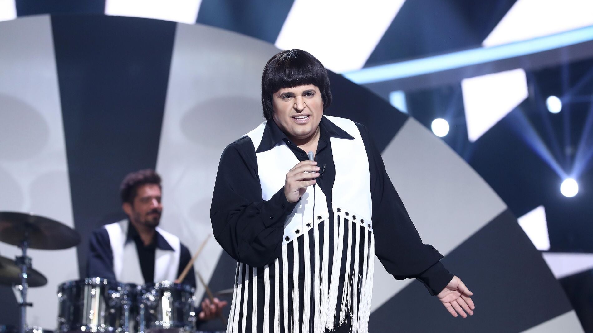 Brays Efe ilumina el plat&oacute; con 'Un rayo de sol' de Los Diablos 