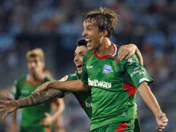 Tomás Pina celebra su gol contra el Celta