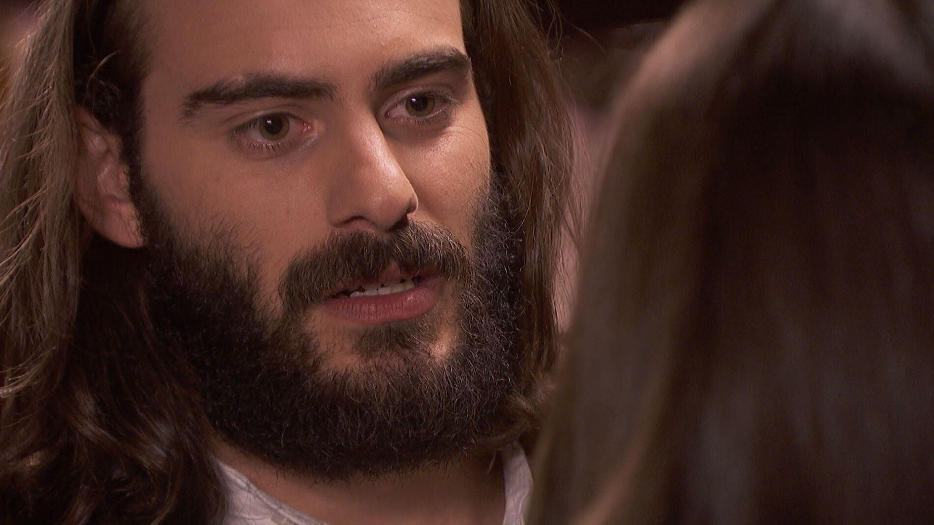 Isaac: "Elsa, te ruego que te vayas de Puente Viejo"