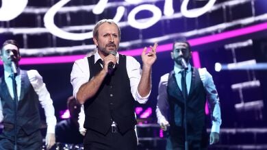 Antonio Garrido se vuelve un 'Amante bandido' y nos conquista como Miguel Bosé