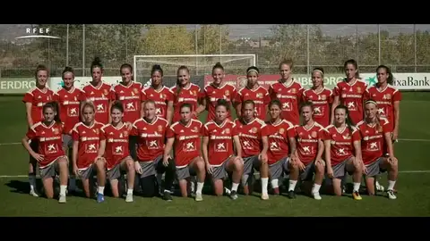 Las internacionales de las selecciones españolas absolutas femeninas de fútbot y fútbol sala se suman a la campaña contra el cáncer de mama Las internacionales de las selecciones españolas absolutas femeninas de fútbot y fútbol sala se suman a la campaña contra el cáncer de mama