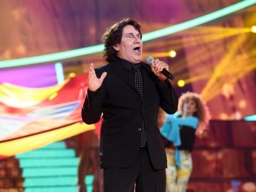 José Corbacho le canta al mundo 'Aquarius' como Raphael 