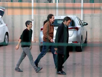 El líder de Podemos, Pablo Iglesias, a su llegada a la prisión de Lledoners