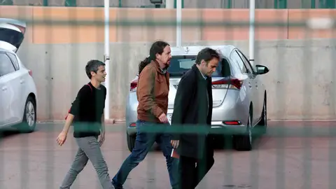 El líder de Podemos, Pablo Iglesias, a su llegada a la prisión de Lledoners El líder de Podemos, Pablo Iglesias, a su llegada a la prisión de Lledoners