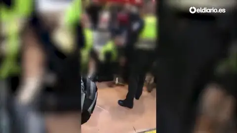 Renfe abre un expediente por el altercado con un pasajero negro pero descarta que hubiera agresión racista Renfe abre un expediente por el altercado con un pasajero negro pero descarta que hubiera agresión racista