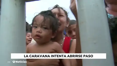 La 'caravana' de migrantes se detiene entre Guatemala y México a la espera de una estrategia oficial La 'caravana' de migrantes se detiene entre Guatemala y México a la espera de una estrategia oficial