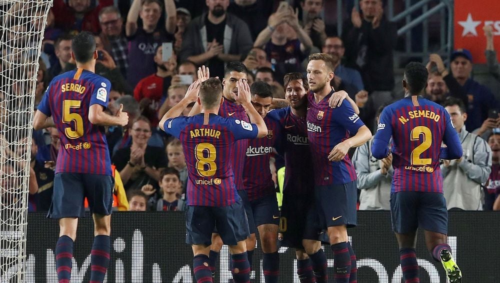 Los jugadores del Barça celebran uno de los goles contra el Sevilla