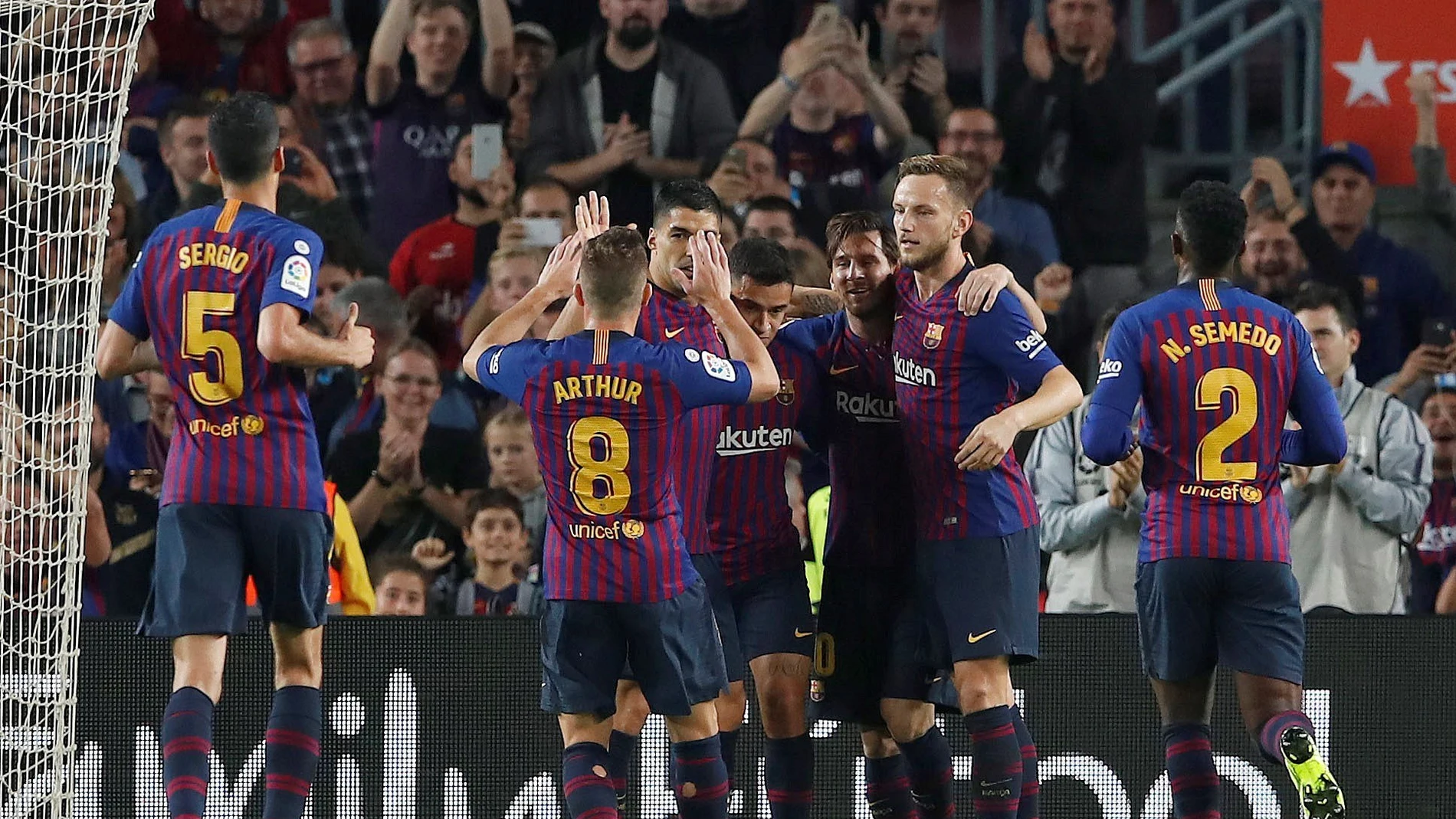 Los jugadores del Barça celebran uno de los goles contra el Sevilla Los jugadores del Barça celebran uno de los goles contra el Sevilla