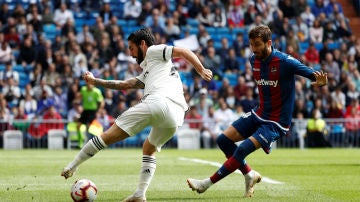 Momento del partido entre el Real Madrid y el Levante