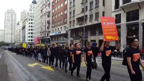 300 personas caminan por Madrid para abolir la esclavitud 300 personas caminan por Madrid para abolir la esclavitud
