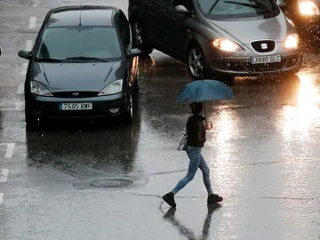 Media España en alerta naranja y amarilla por viento y lluvia Media España en alerta naranja y amarilla por viento y lluvia