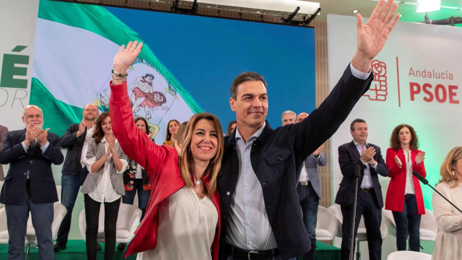Pedro Sánchez y Susana Díaz se muestran cómplices en su proclamación como candidata a las elecciones en Andalucía