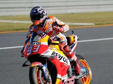 Marc Márquez celebra su victoria en el GP de Japón Marc Márquez celebra su victoria en el GP de Japón