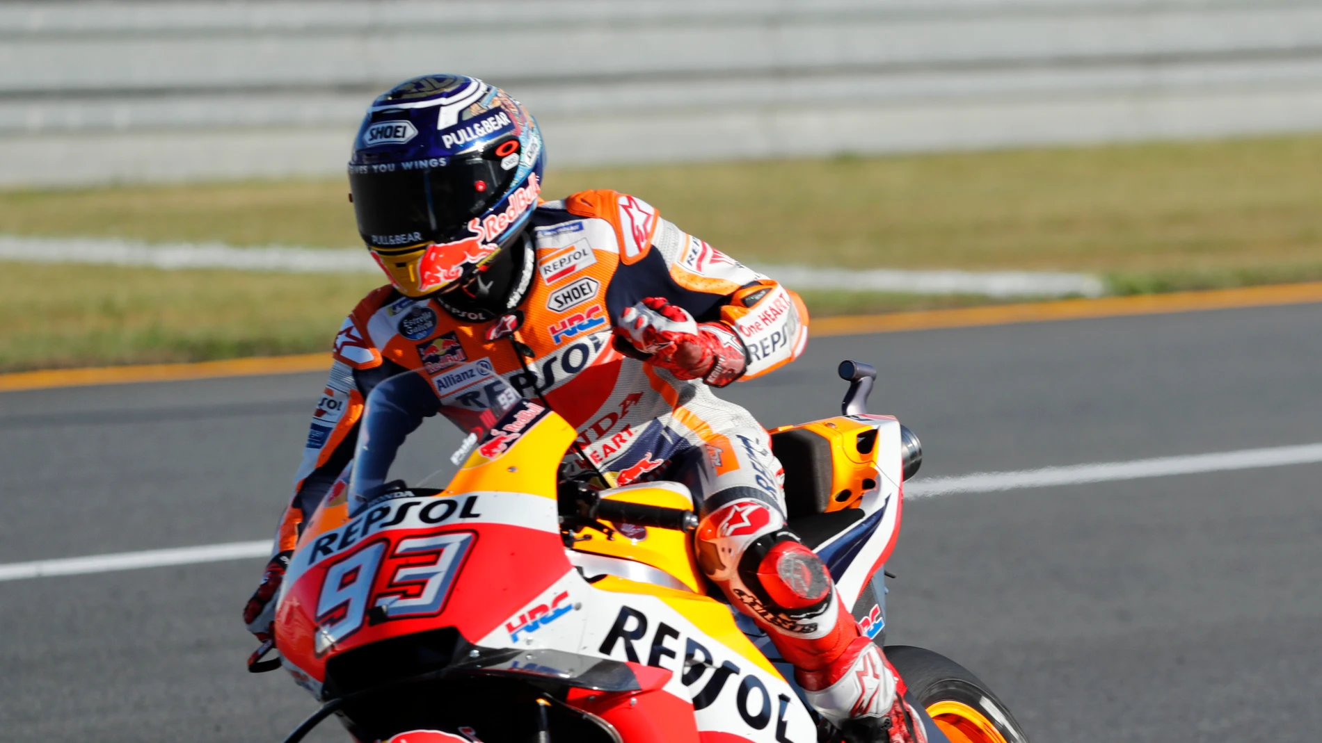 Marc Márquez celebra su victoria en el GP de Japón Marc Márquez celebra su victoria en el GP de Japón