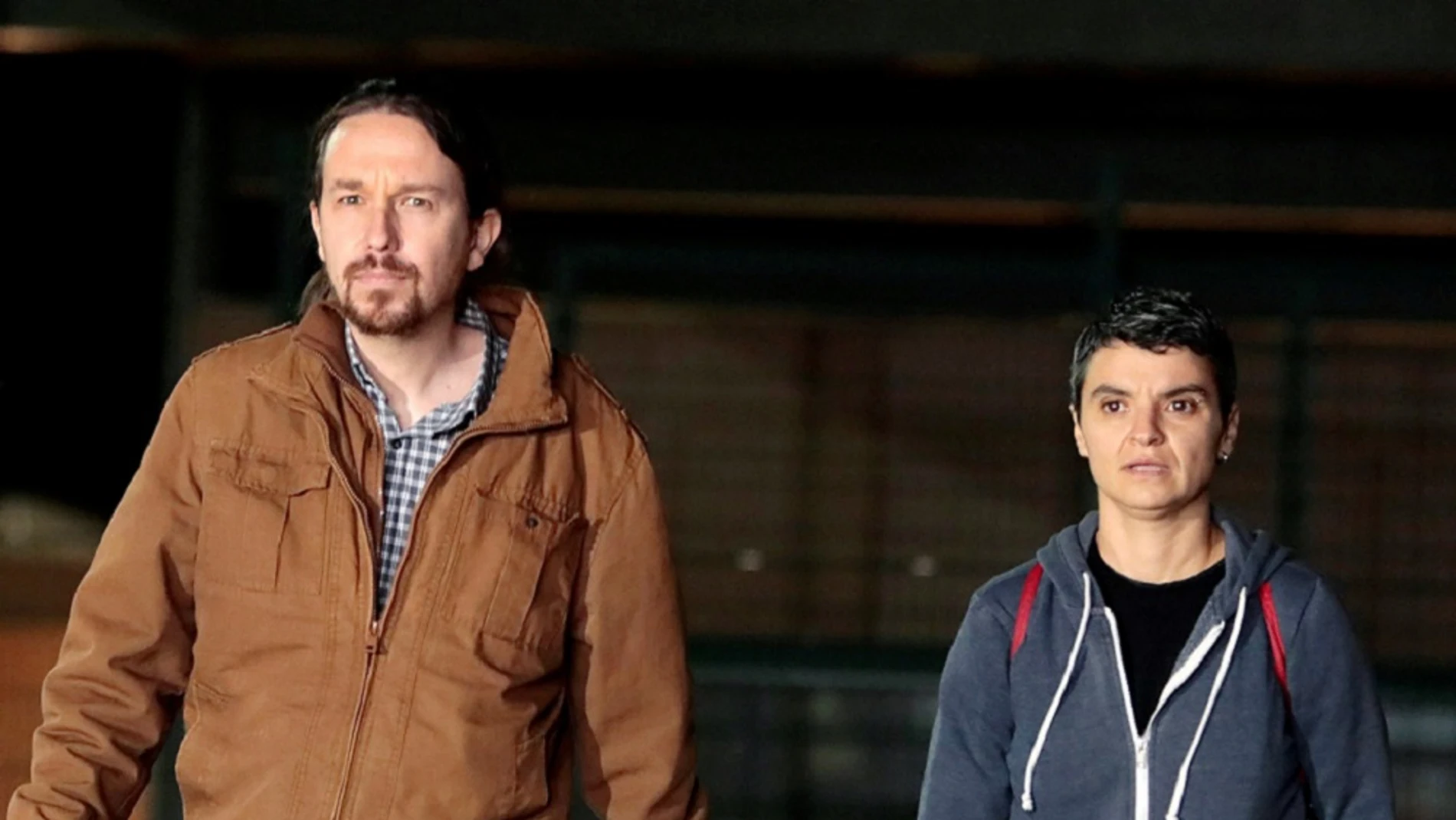 El líder de Podemos, Pablo Iglesias, acompañado por la diputada de En Comú Podem en el Congreso, Lucía Martín El líder de Podemos, Pablo Iglesias, acompañado por la diputada de En Comú Podem en el Congreso, Lucía Martín