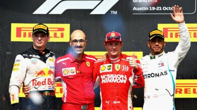 Raikkonen gana en EEUU y aplaza el alirón de Hamilton; Carlos Sainz termina séptimo y Fernando Alonso abandona
