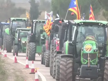 Cientos de tractores se manifestan en Lladoners para pedir la libertad de los políticos presos Cientos de tractores se manifestan en Lladoners para pedir la libertad de los políticos presos