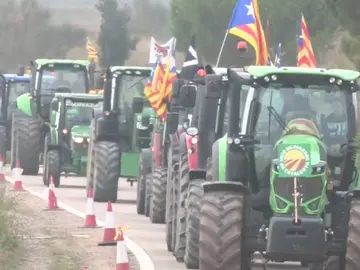 Cientos de tractores se manifestan en Lladoners para pedir la libertad de los políticos presos Cientos de tractores se manifestan en Lladoners para pedir la libertad de los políticos presos