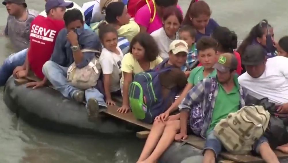 Cientos de migrantes de la 'caravana' regresan a sus países de origen ante el cierre de las fronteras