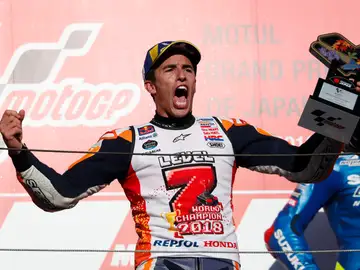 Deportes Antena 3 (21-10-18) Marc Márquez: "Se me ha salido el hombro durante la celebración, pero los bailes no los perdonaremos" Deportes Antena 3 (21-10-18) Marc Márquez: "Se me ha salido el hombro durante la celebración, pero los bailes no los perdonaremos"