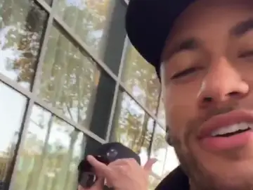 Neymar, en Barcelona junto a Arthur Melo Neymar, en Barcelona junto a Arthur Melo