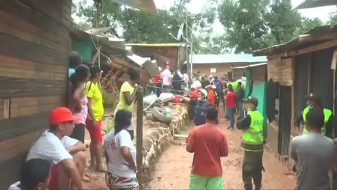 Al menos nueve muertos por un corrimiento de tierra en el norte de Colombia Al menos nueve muertos por un corrimiento de tierra en el norte de Colombia