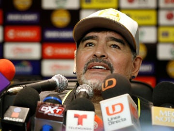 Maradona en la rueda de prensa después del Dorados vs Cafetalero