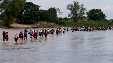 Caravanas de migrantes centroamericanos que cruzan estos días Guatemala y México con destino a Estados Unidos