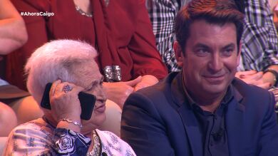 Arturo Valls recibe una llamada incomoda durante el programa