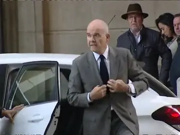Fiscalía mantiene su acusación contra Chaves y Griñán en los ERE y excluye a uno de los 22 ex altos cargos Fiscalía mantiene su acusación contra Chaves y Griñán en los ERE y excluye a uno de los 22 ex altos cargos