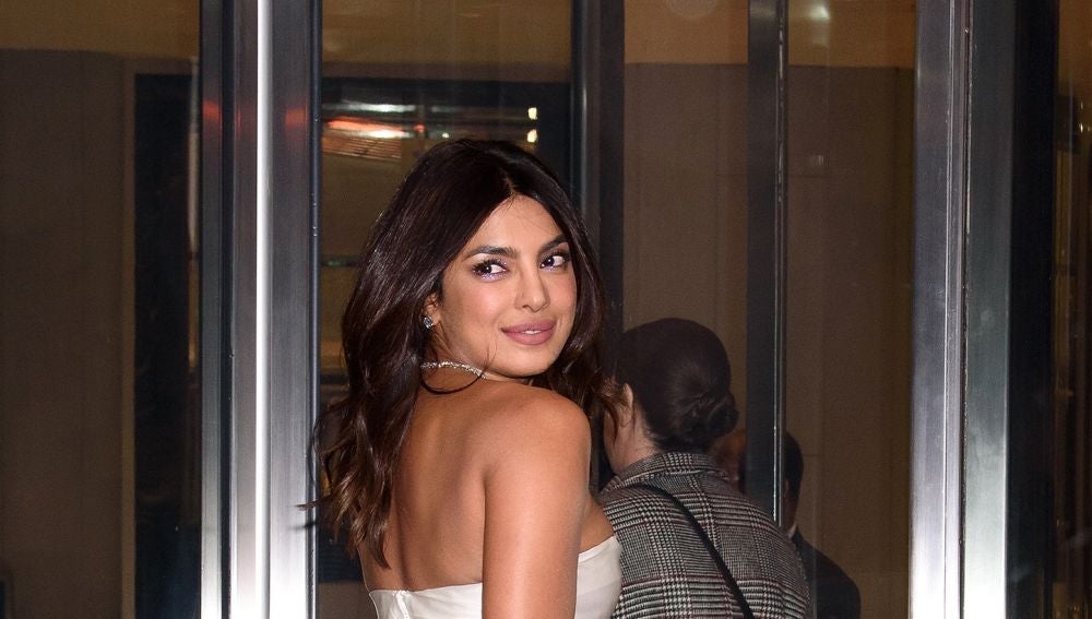 Priyanka Chopra se viste de 'novia' para su despedida de soltera
