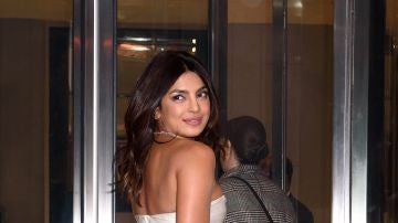 Priyanka Chopra se viste de 'novia' para su despedida de soltera