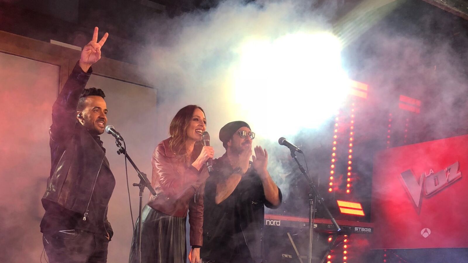 El centro de Madrid se paraliza por el concierto sorpresa de los coaches de 'La Voz' Antonio Orozco y Luis Fonsi