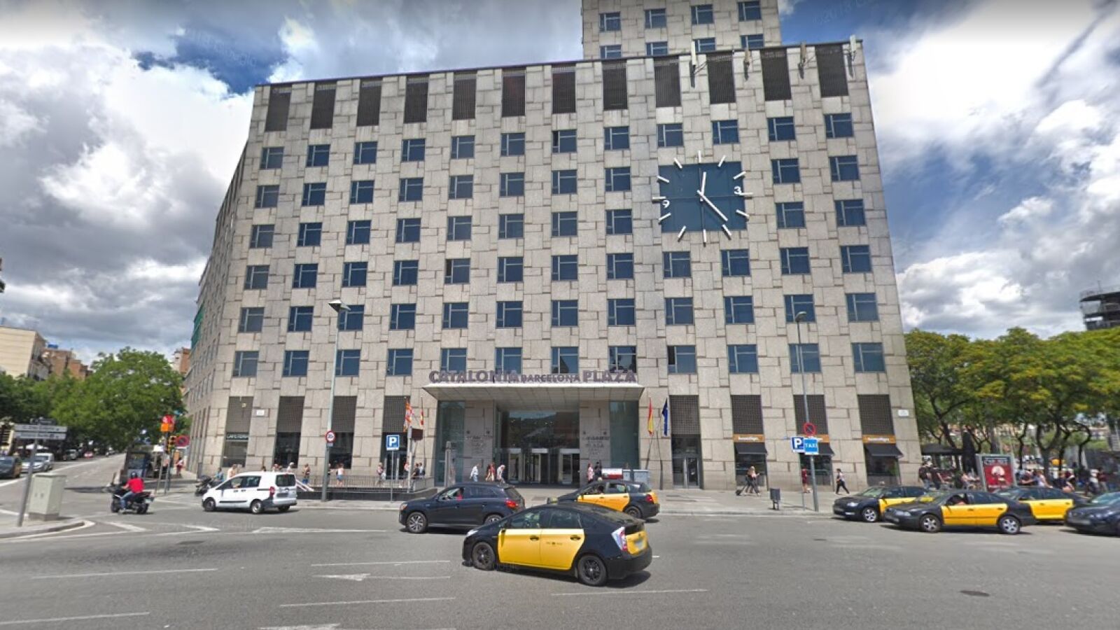 Desalojadas 300 personas en un hotel de Barcelona por un incendio