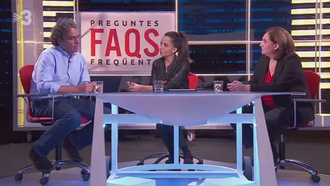 La surrealista entrevista al exalcalde de Medellín en TV3 con Ada Colau como traductora del catalán La surrealista entrevista al exalcalde de Medellín en TV3 con Ada Colau como traductora del catalán