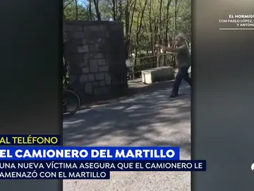 Nueva víctima del camionero que agredió a dos ciclistas con un martillo: "Marchad de aquí que os mato" Nueva víctima del camionero que agredió a dos ciclistas con un martillo: "Marchad de aquí que os mato"