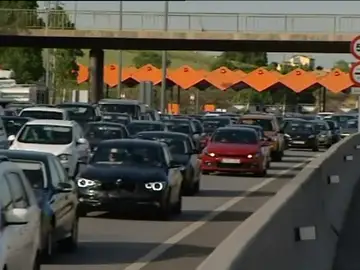 Las constructoras proponen peajes para terminar con los atascos en las ciudades de Madrid y Barcelona Las constructoras proponen peajes para terminar con los atascos en las ciudades de Madrid y Barcelona